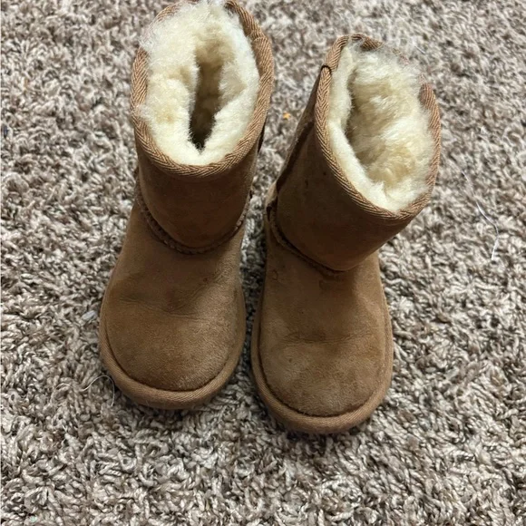UGG | Shoes | Ugg Tan Shearling Boots | Poshmark display picture 1